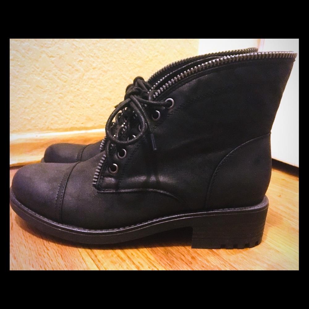 Carlos Santana combat boots